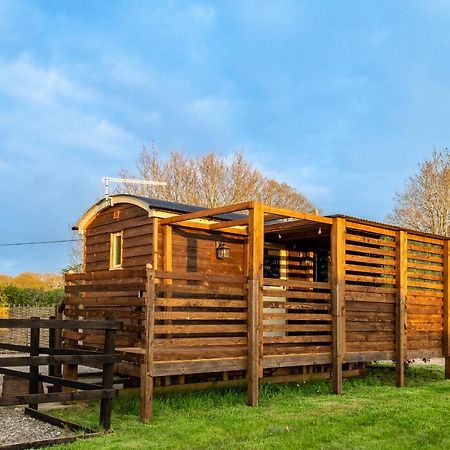 Hillside View Shepherds Hut - Ockeridge Rural Retreats Little Witley Zewnętrze zdjęcie