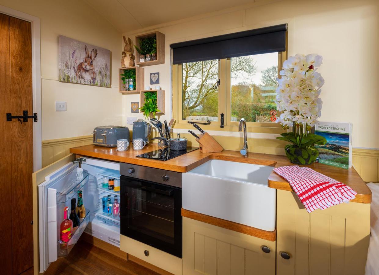 Hillside View Shepherds Hut - Ockeridge Rural Retreats Little Witley Zewnętrze zdjęcie