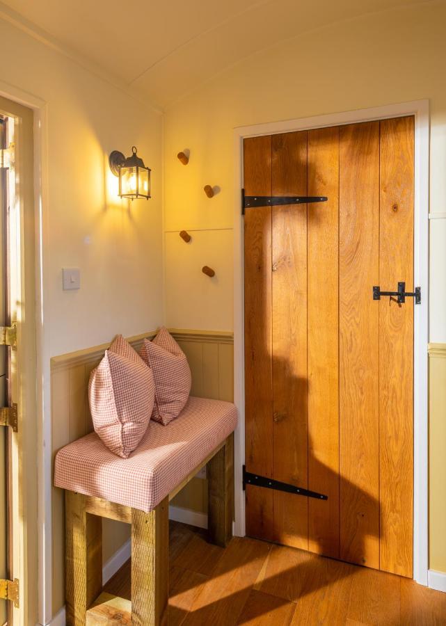 Hillside View Shepherds Hut - Ockeridge Rural Retreats Little Witley Zewnętrze zdjęcie