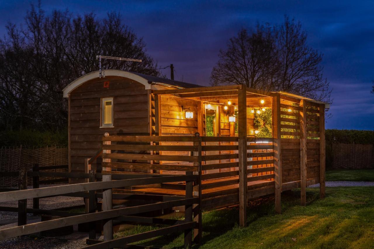 Hillside View Shepherds Hut - Ockeridge Rural Retreats Little Witley Zewnętrze zdjęcie