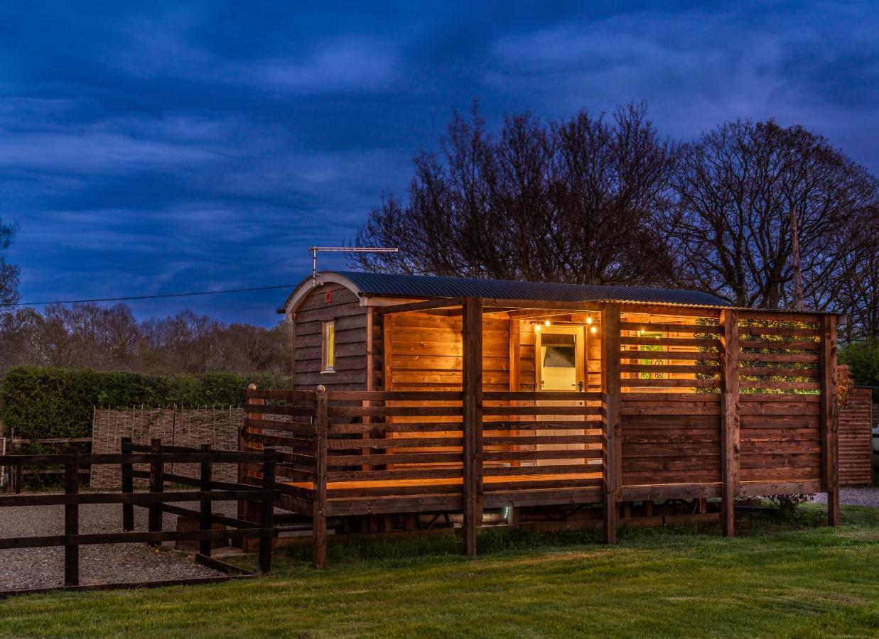 Hillside View Shepherds Hut - Ockeridge Rural Retreats Little Witley Zewnętrze zdjęcie